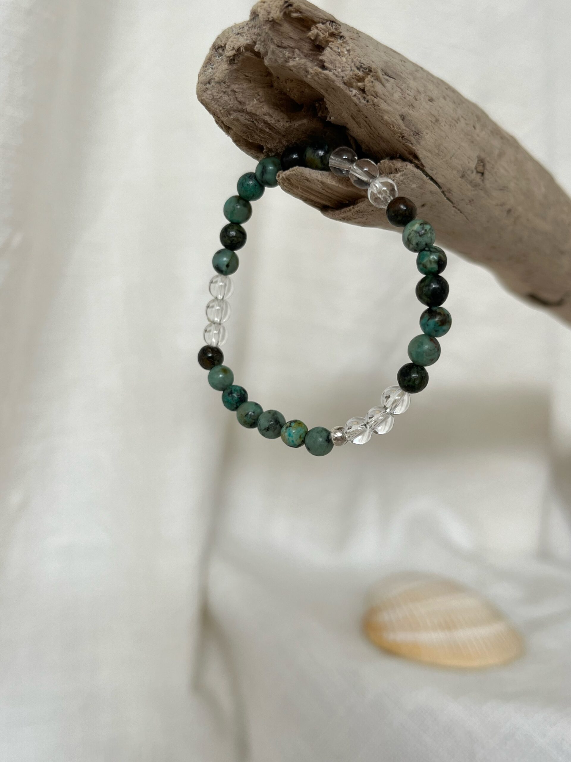 Bracelet en perle turquoise d'Afrique et Cristal de roche