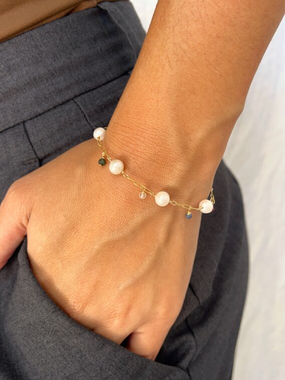 Bracelet en perles d'eau douce, Saphir, Emeraude, Rubis et Cristal de roche