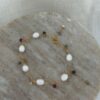 Bracelet en perles d'eau douce, Saphir, Emeraude, Rubis et Cristal de roche