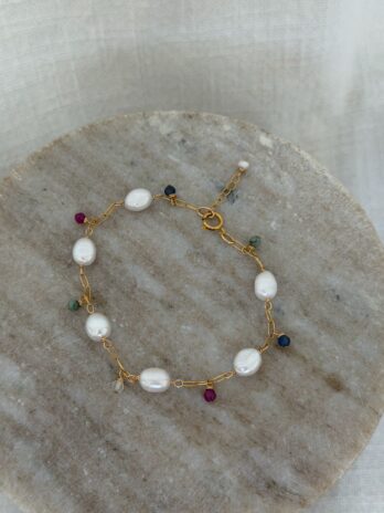 Bracelet en perles d'eau douce, Saphir, Emeraude, Rubis et Cristal de roche