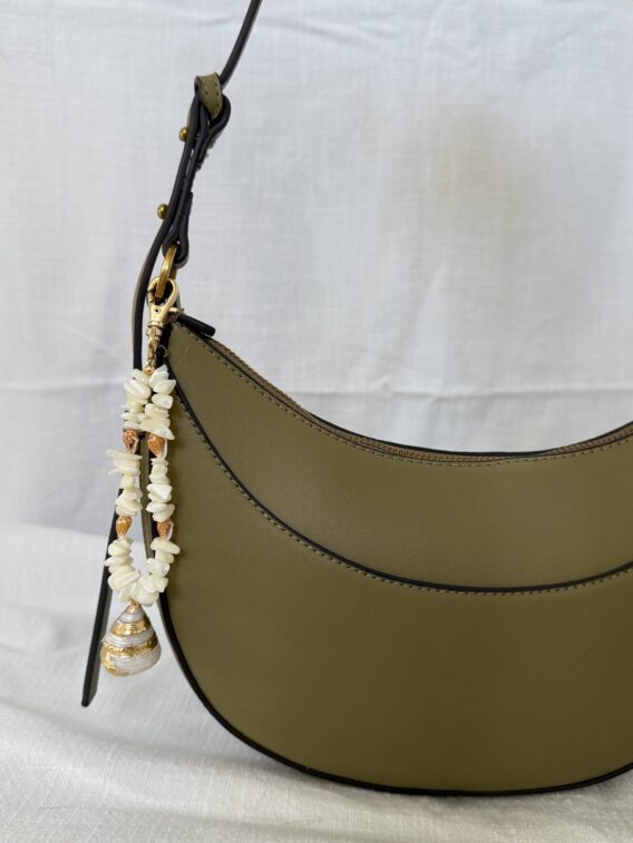 Porte clé/ Bijou de sac en nacre et coquillages