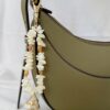 Porte clé/ Bijou de sac en nacre et coquillages