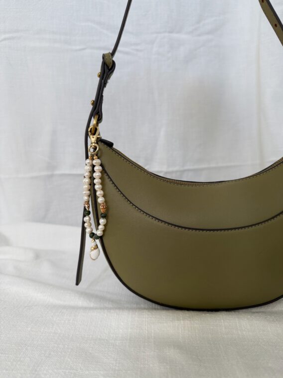 Porte-clé/ Bijou de sac en perles d'eau douce, Jade Thaïlandais et coquillages