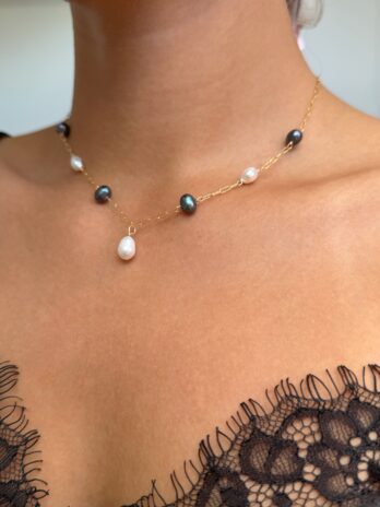 Collier en perles d'eau douce bleue et blanche